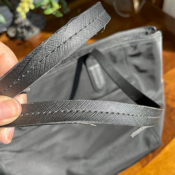 MICHAEL KORS TRAVEL TOTE BAG BLACK - Picture 8 of 10